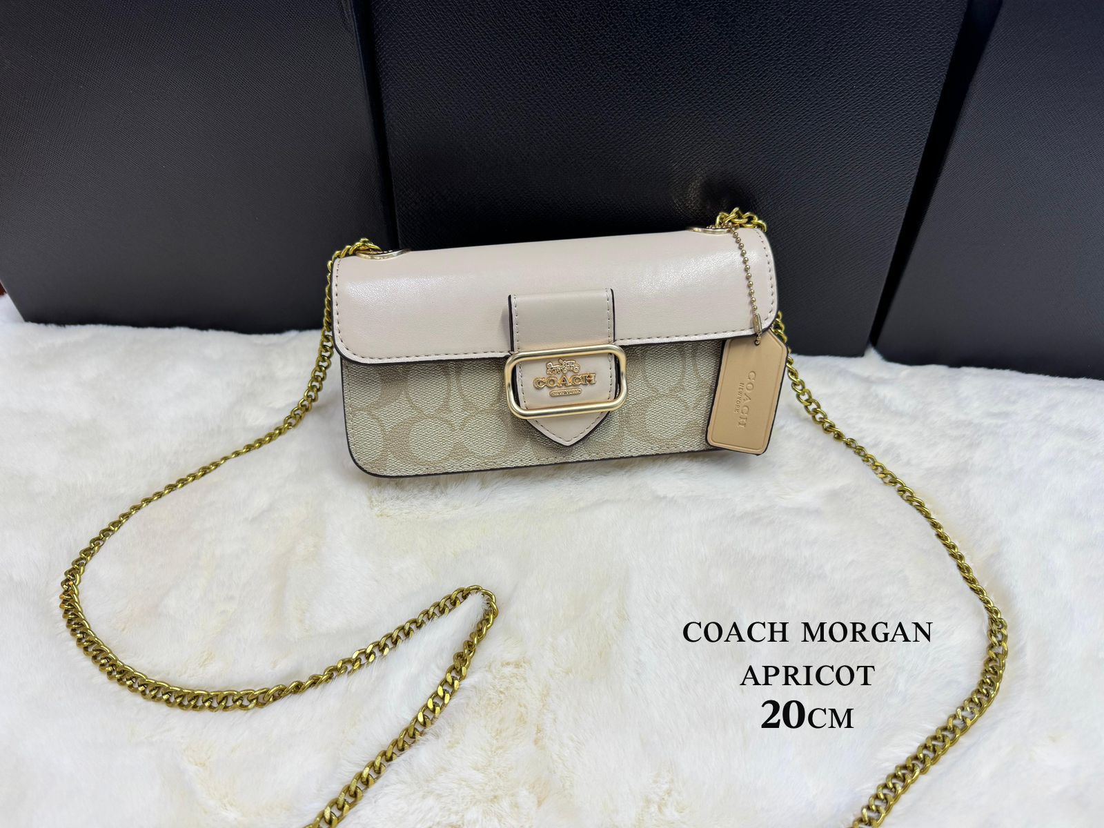 Signature chambray and smooth leather
Inside multifunction pocket
Snap closure, fabric lining
Outside open pocket