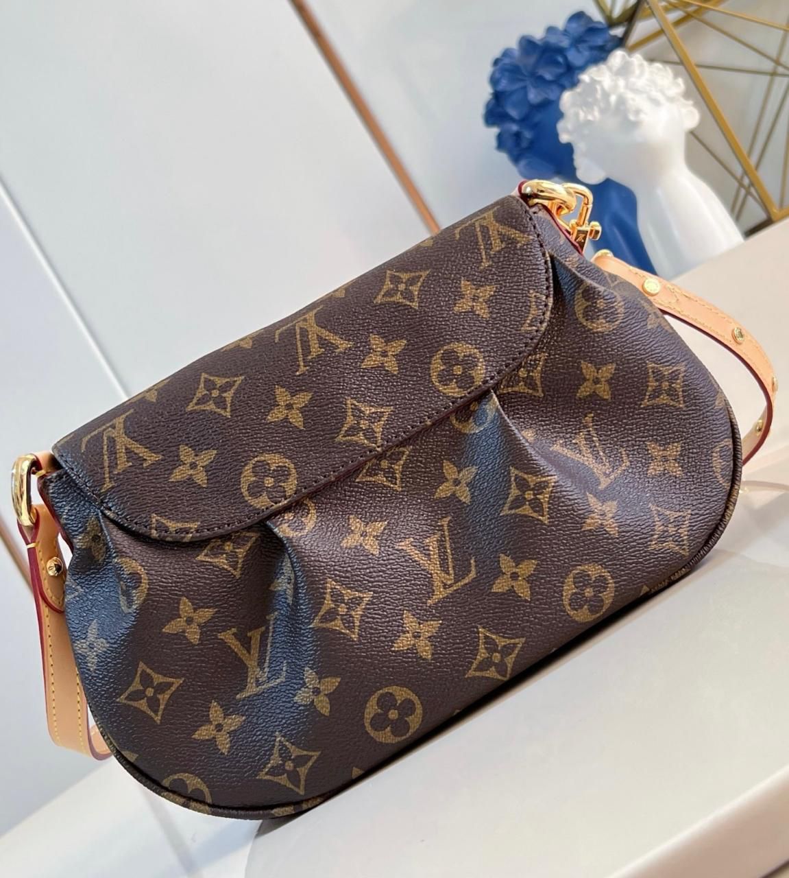 LOUIS VUITTON SHOULDER BAG