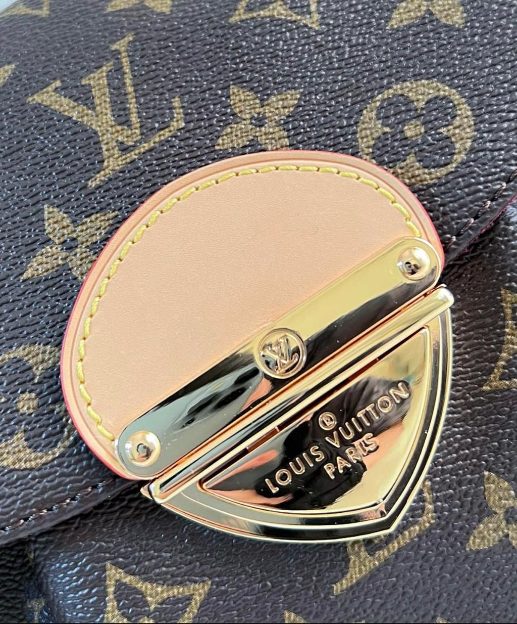 LOUIS VUITTON SHOULDER BAG